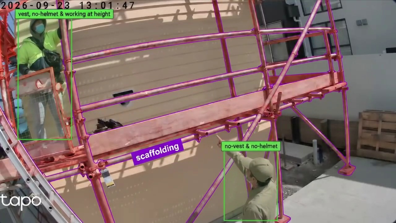 公司施工素材视频截图，作为模拟事件的背景